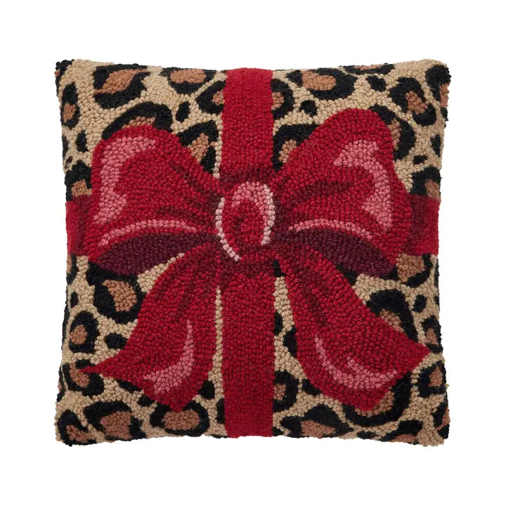 Leopard Present Hook Pillow