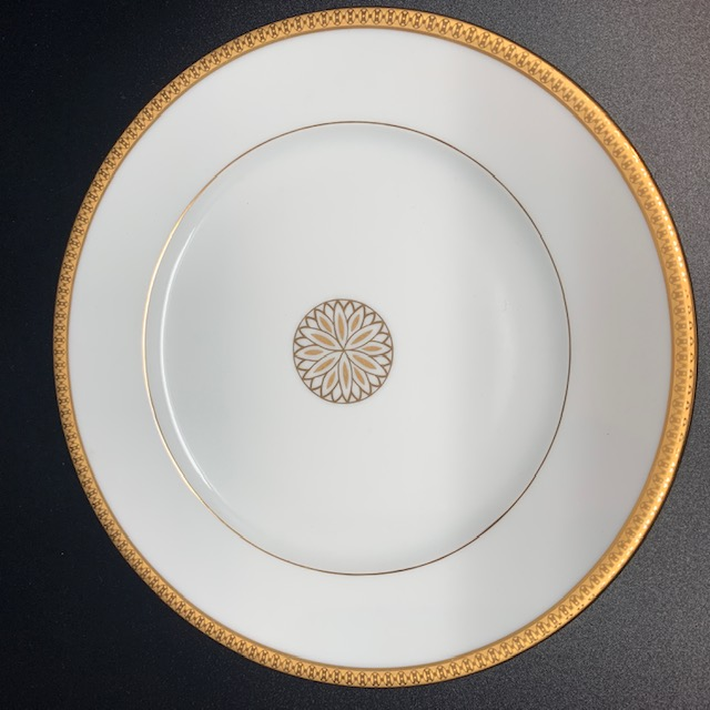Symphonie Gold Accent Plate with Medallion