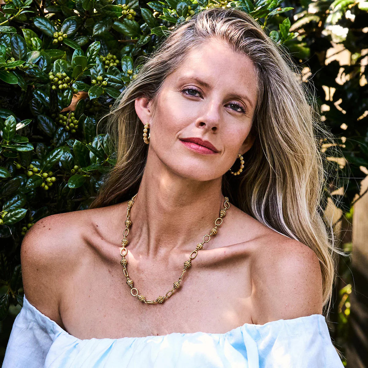 Berry Icon Small Hoop Earrings - Gold