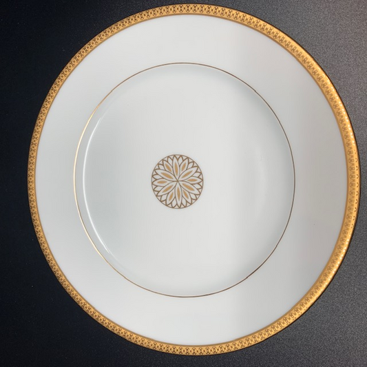 Symphonie Gold Accent Plate with Medallion